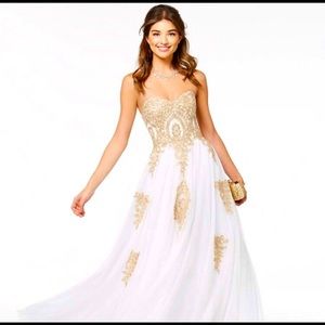 Macy’s Say Yes to Prom dress